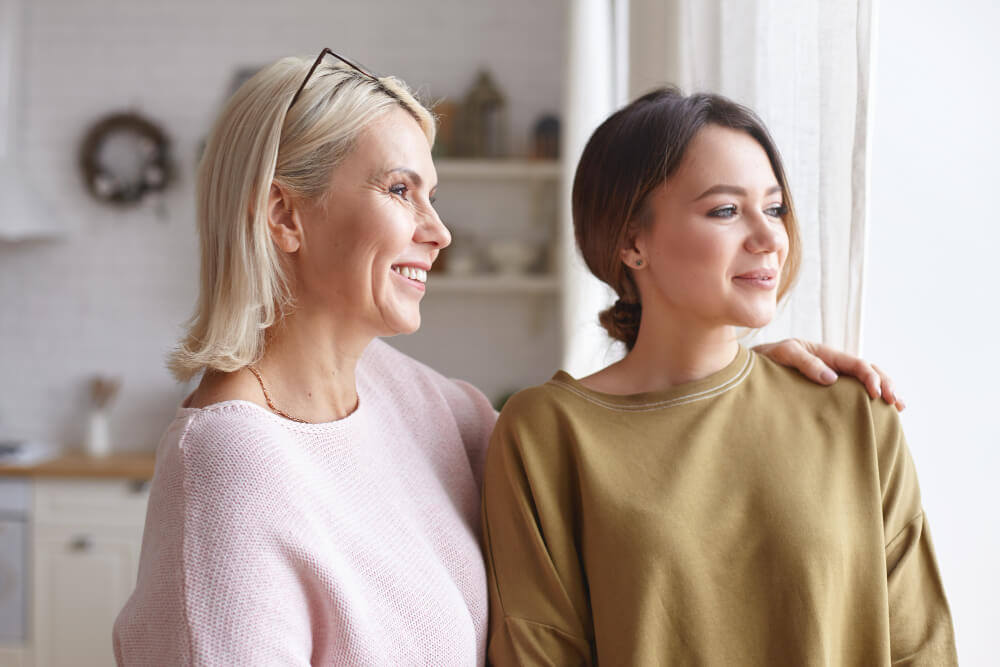 portrait-women-posing-in-house