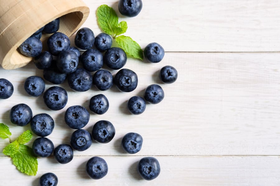 fresh-blueberries-white-wooden-table