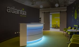 Atlantia-Clinical-Trials-Chicago-Clinic-Reception-with-gradient