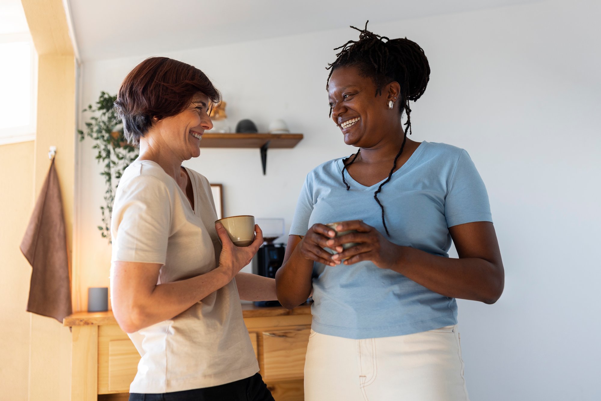 front-view-lesbian-couple-with-coffee-cups front-view-lesbian-couple-with-coffee-cups