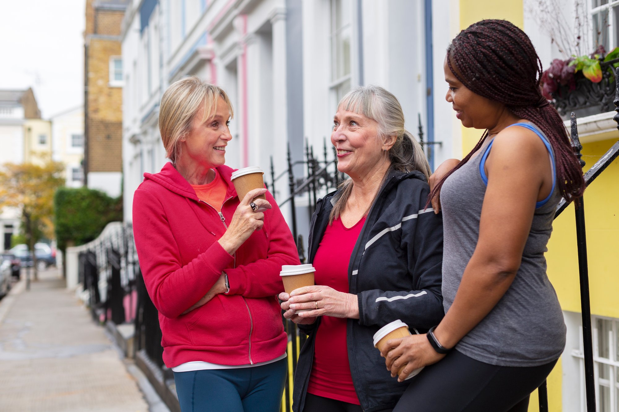 medium-shot-women-hanging-out medium-shot-women-hanging-out