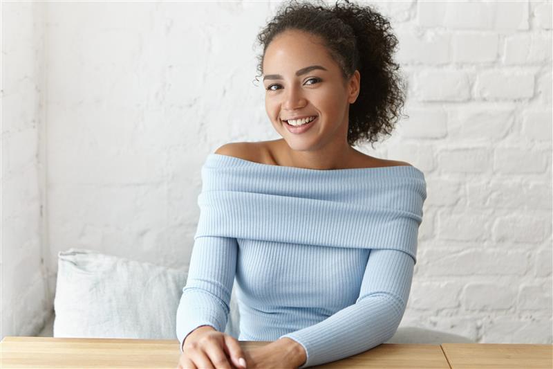 beautiful-woman-cafe