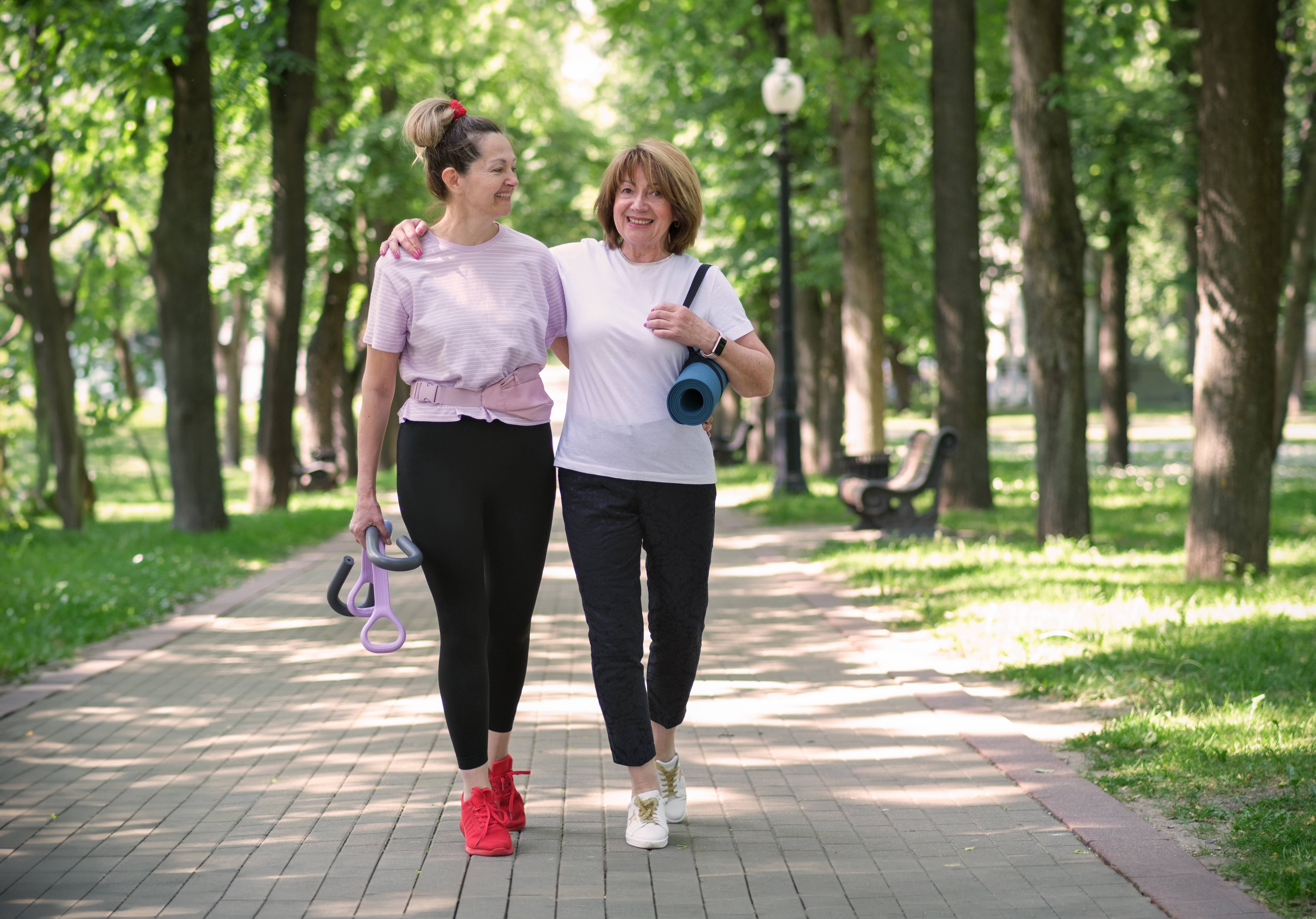 elderly-couple-is-resting-after-run-they-hug-smile-healthy-lifestyle-exercise-photo-concept-mental-health-active-sport